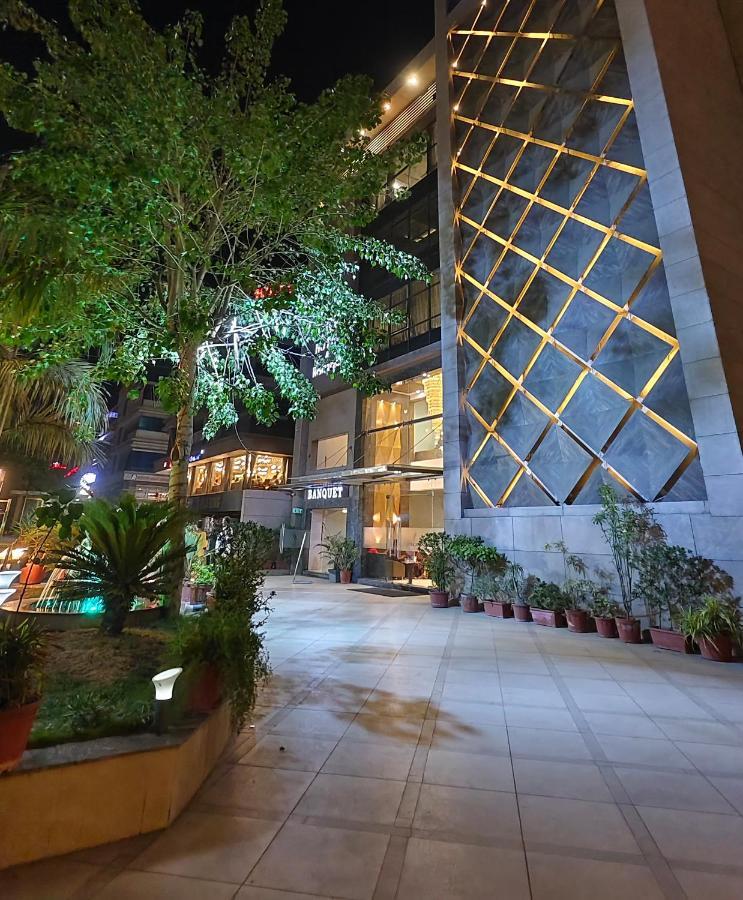 Tgv Hotel Ahmedabad Exterior foto