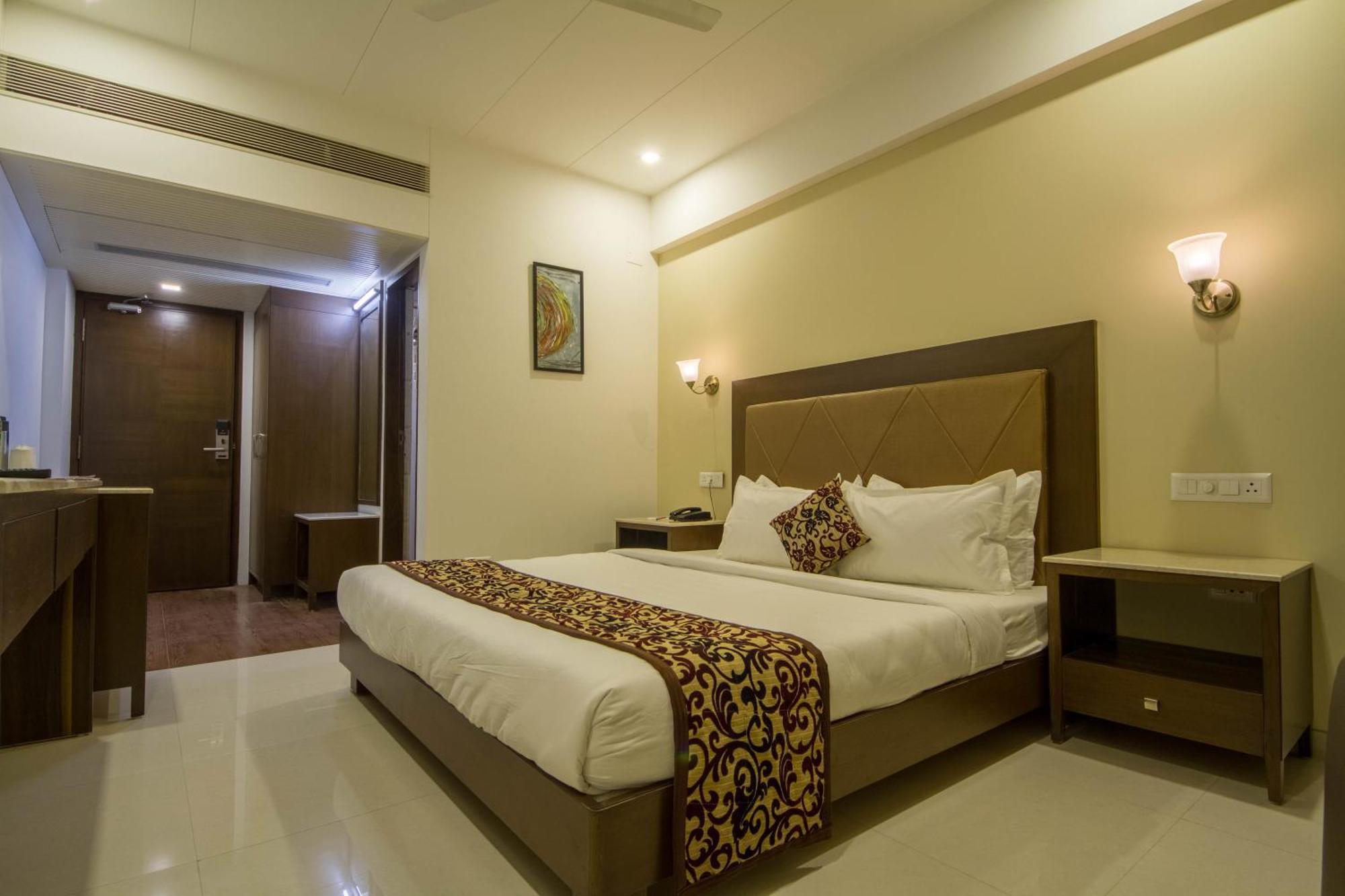 Tgv Hotel Ahmedabad Exterior foto